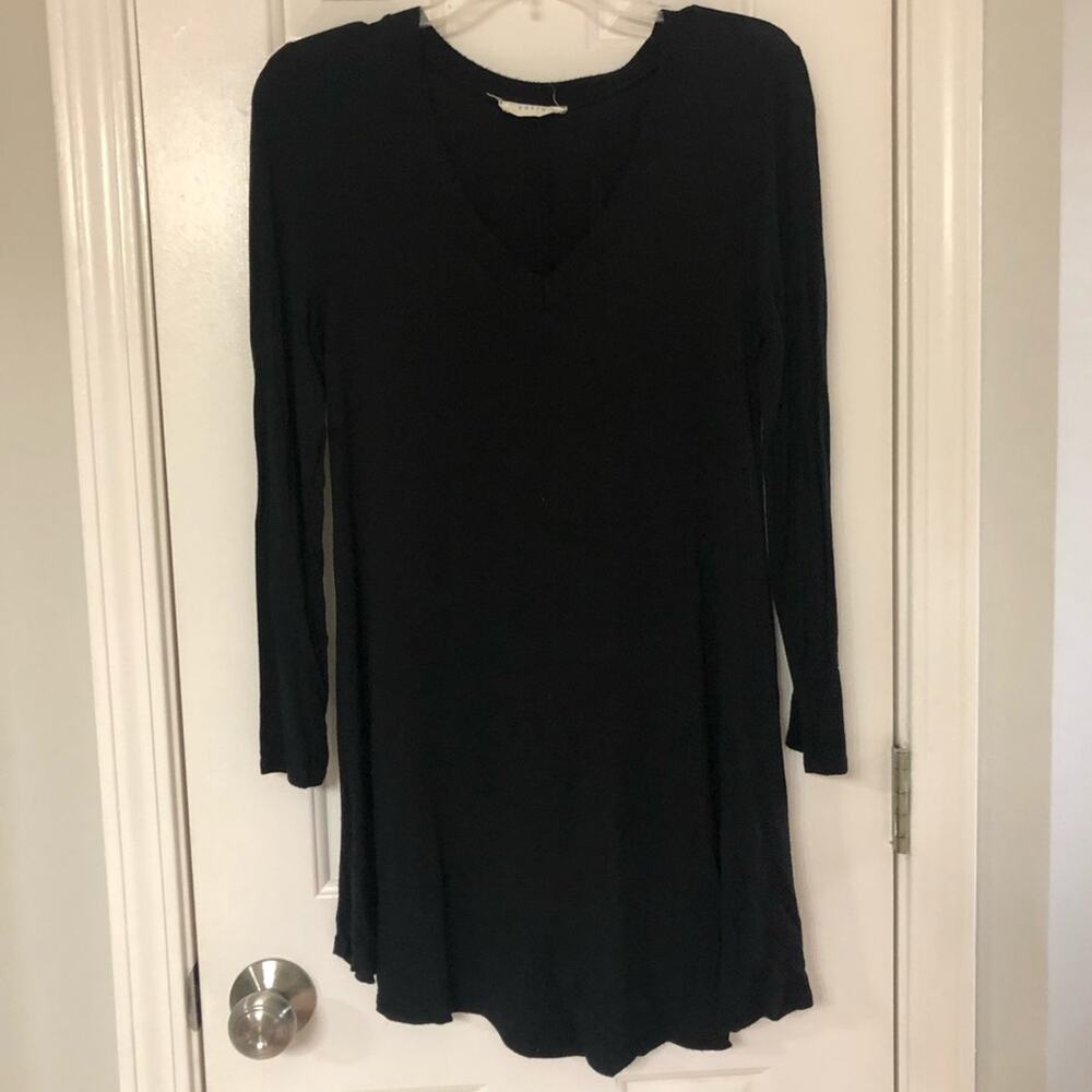 ENTRO • Long Sleeve Basic Black V-Neck Dress - Picture 2 of 6